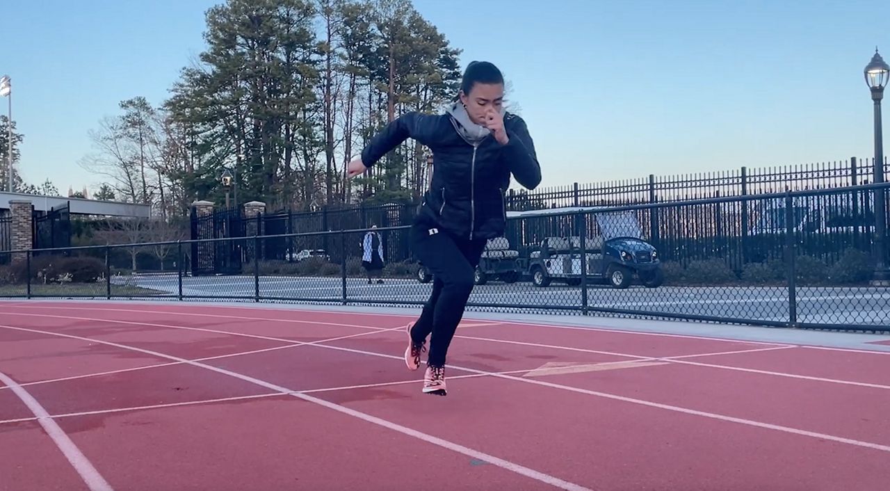 Lauren Hoffman doing sprints at Duke's track (Spectrum News 1/Alex Wilkinson)