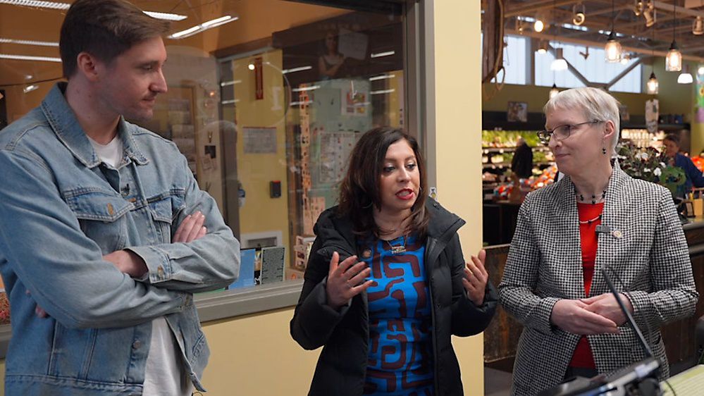 Shopping in Albany, lawmakers push $100 SNAP minimum - Vimarsana News