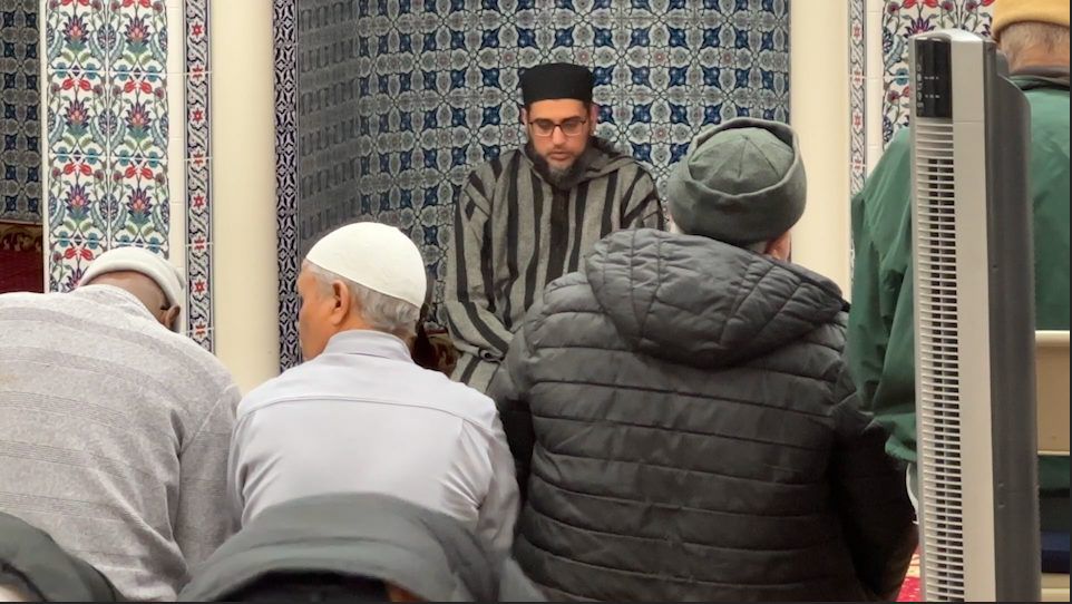 ramadan fasting at mosque 