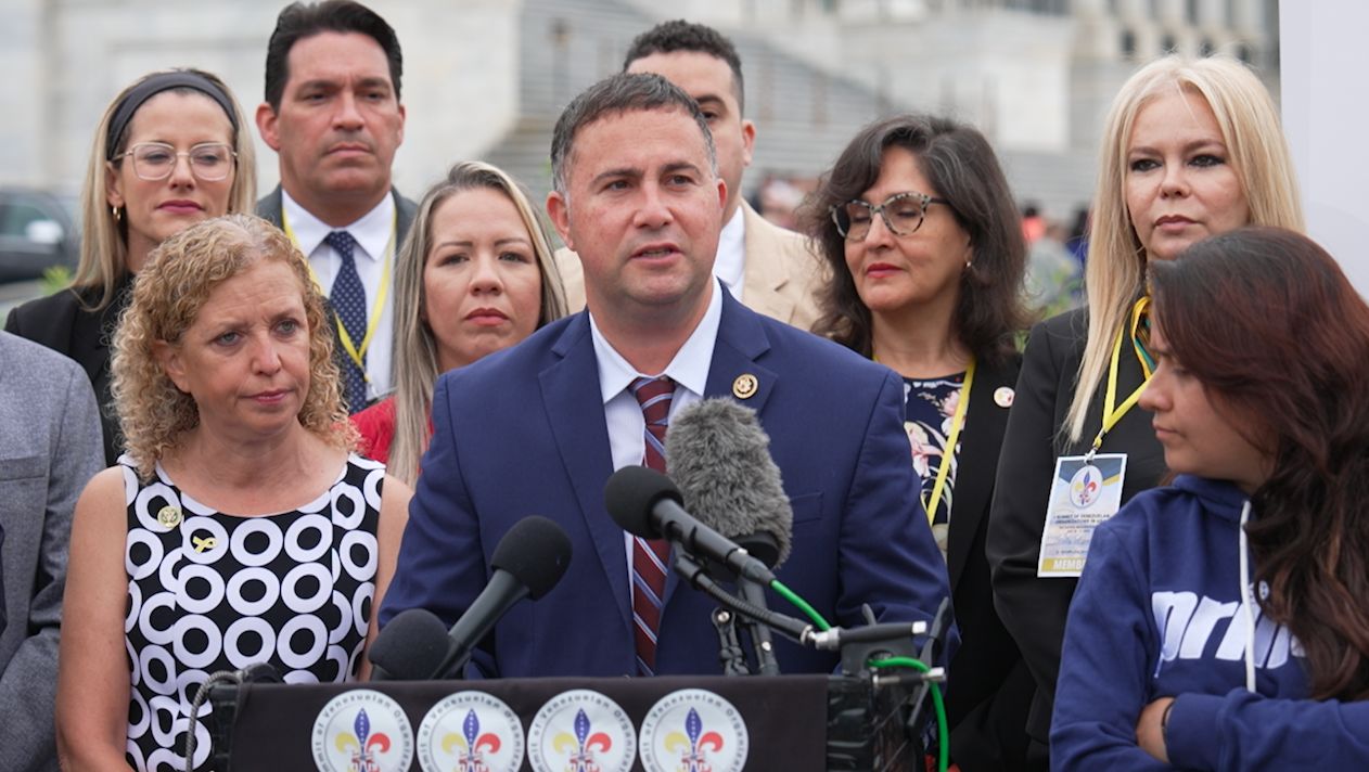 Florida lawmakers advocate for immigration reforms for Venezuelan nationals
