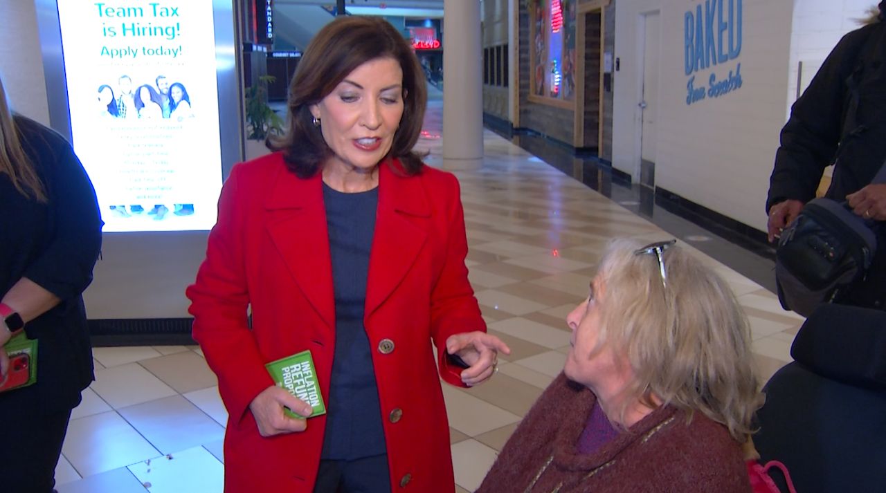 Hochul confronted inside shopping mall in heated exchange over CDPAP