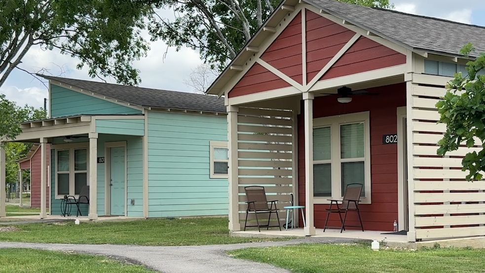 Tiny homes at Towne Twin Village in San Antonio. (Spectrum News 1/Amber Hughes)