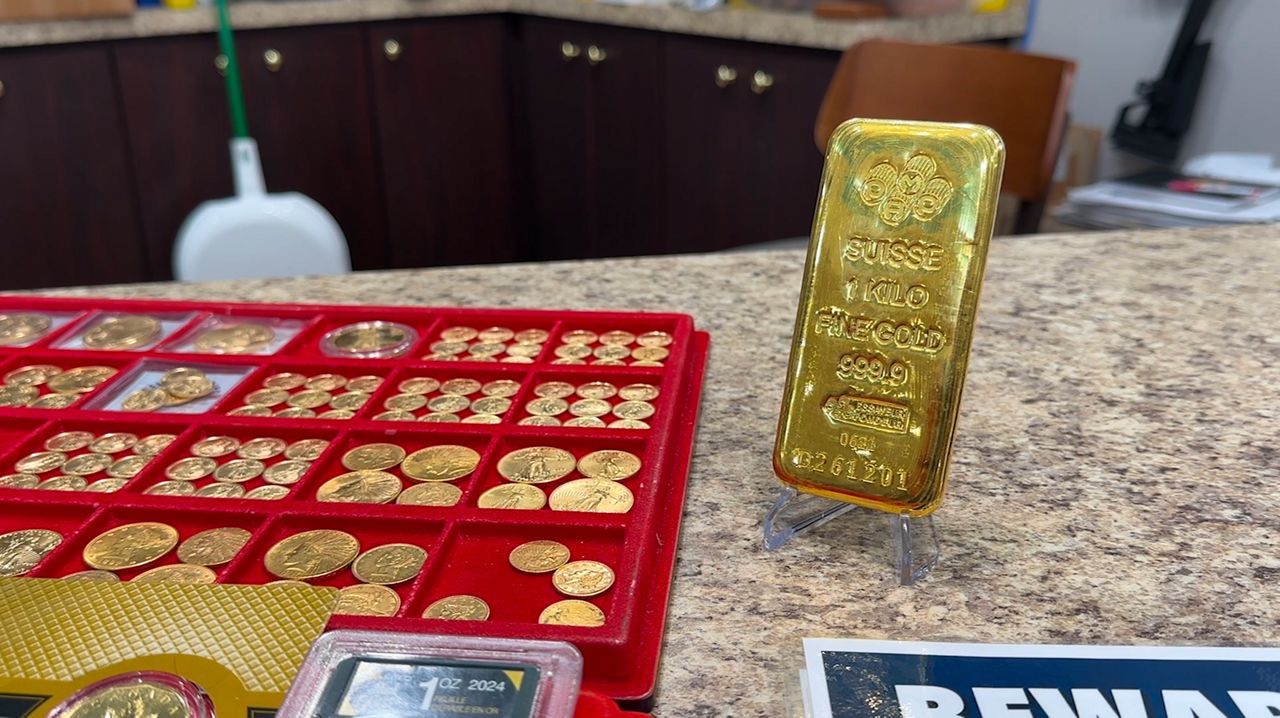 Police say scammers are targeting seniors in new gold-related scheme