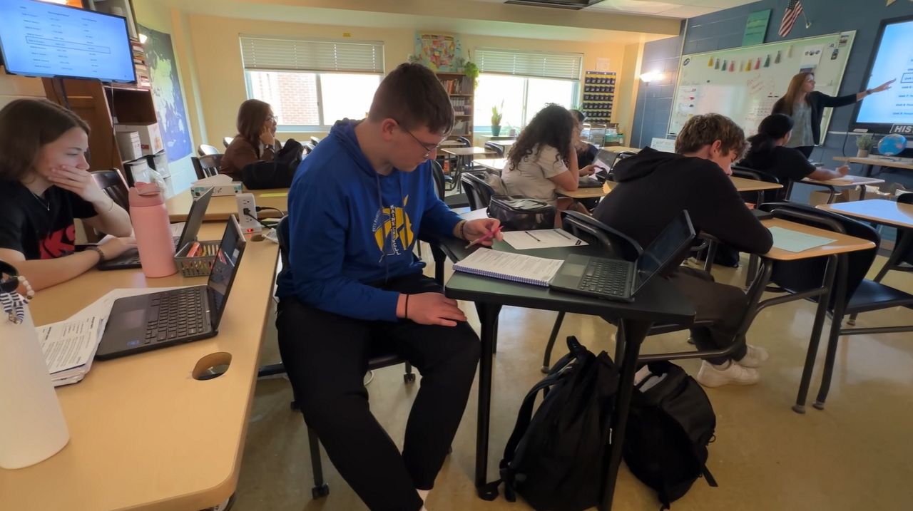New York educators introducing generative AI in grade-school classrooms