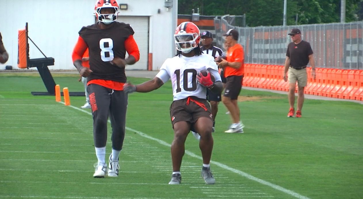 Browns adapt to new chapter without Bitonio, Garrett