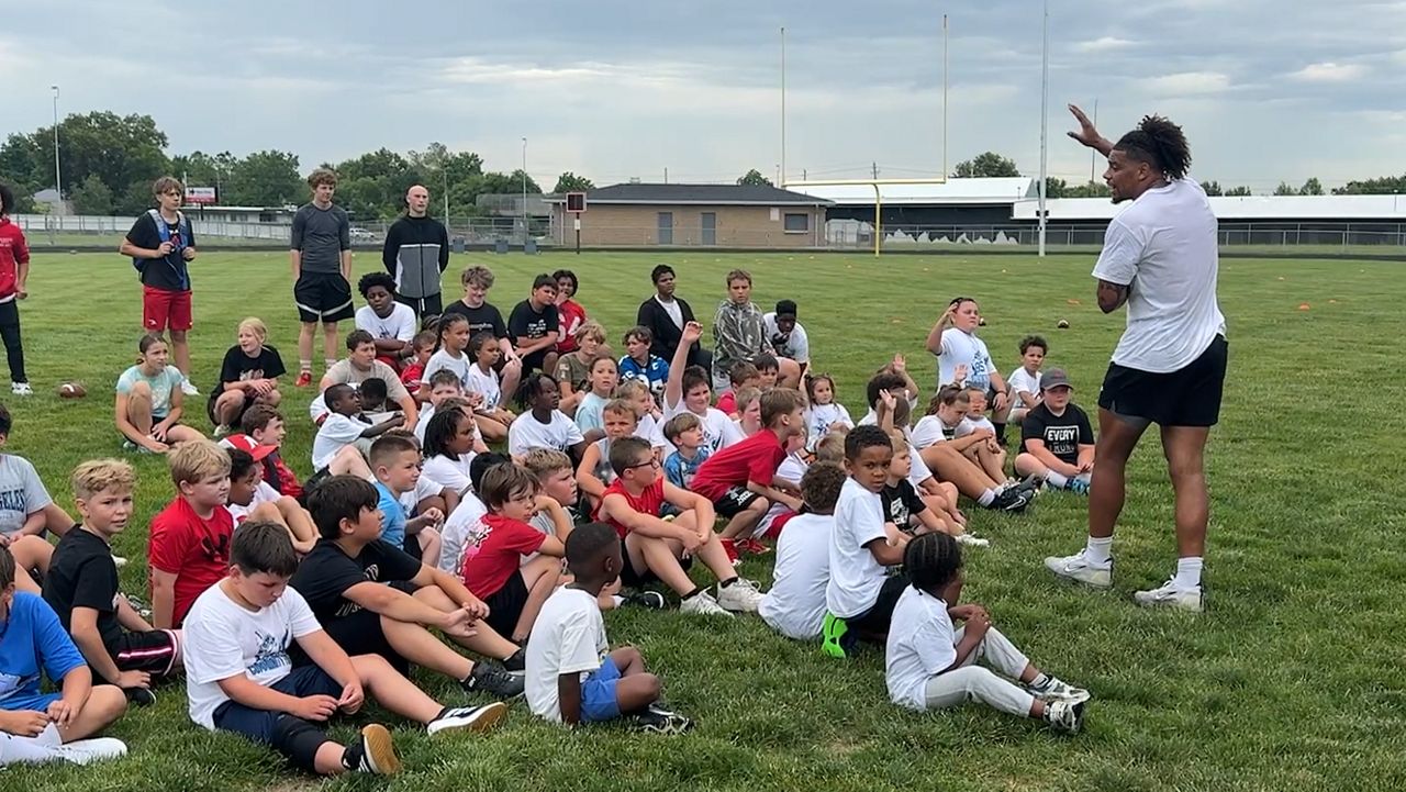 NFL player Andrew Ogletree returns home to host free football camp