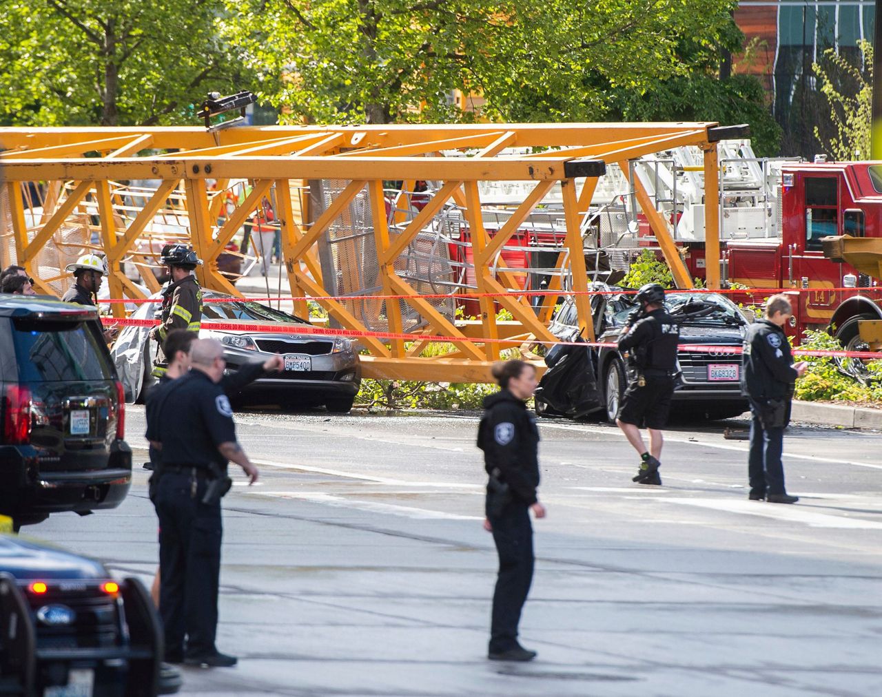 Crane collapses in downtown Seattle on Saturday