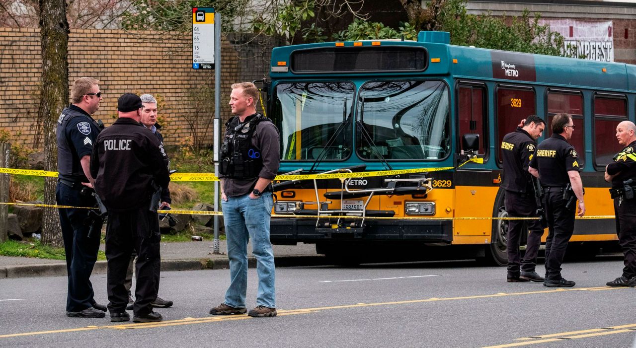 Police: 4 People Shot, 1 Detained In Seattle Shooting