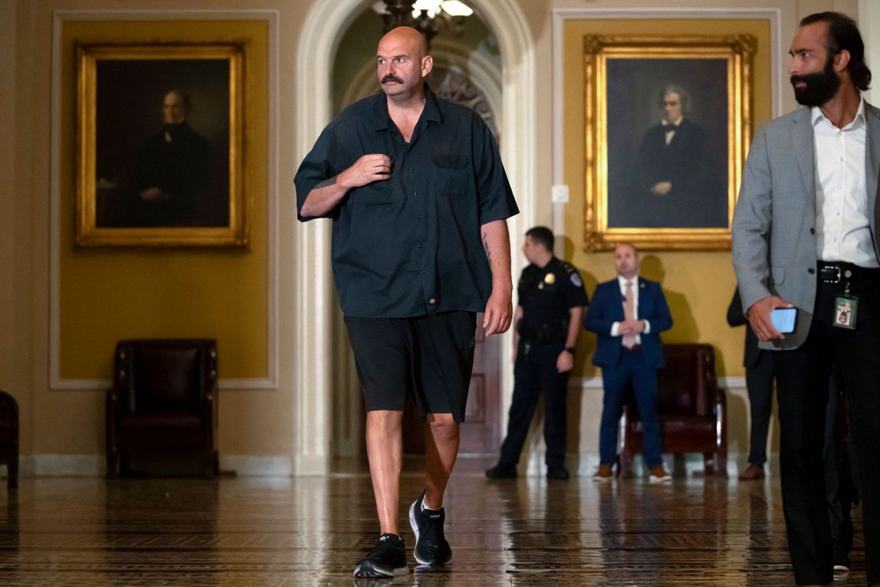 Senators nix casual clothing as bipartisan resolution sets new dress