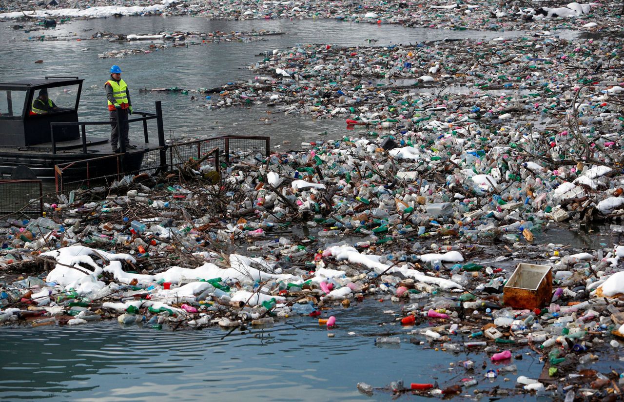 Rubbish-covered lake brings to light Balkans waste problem