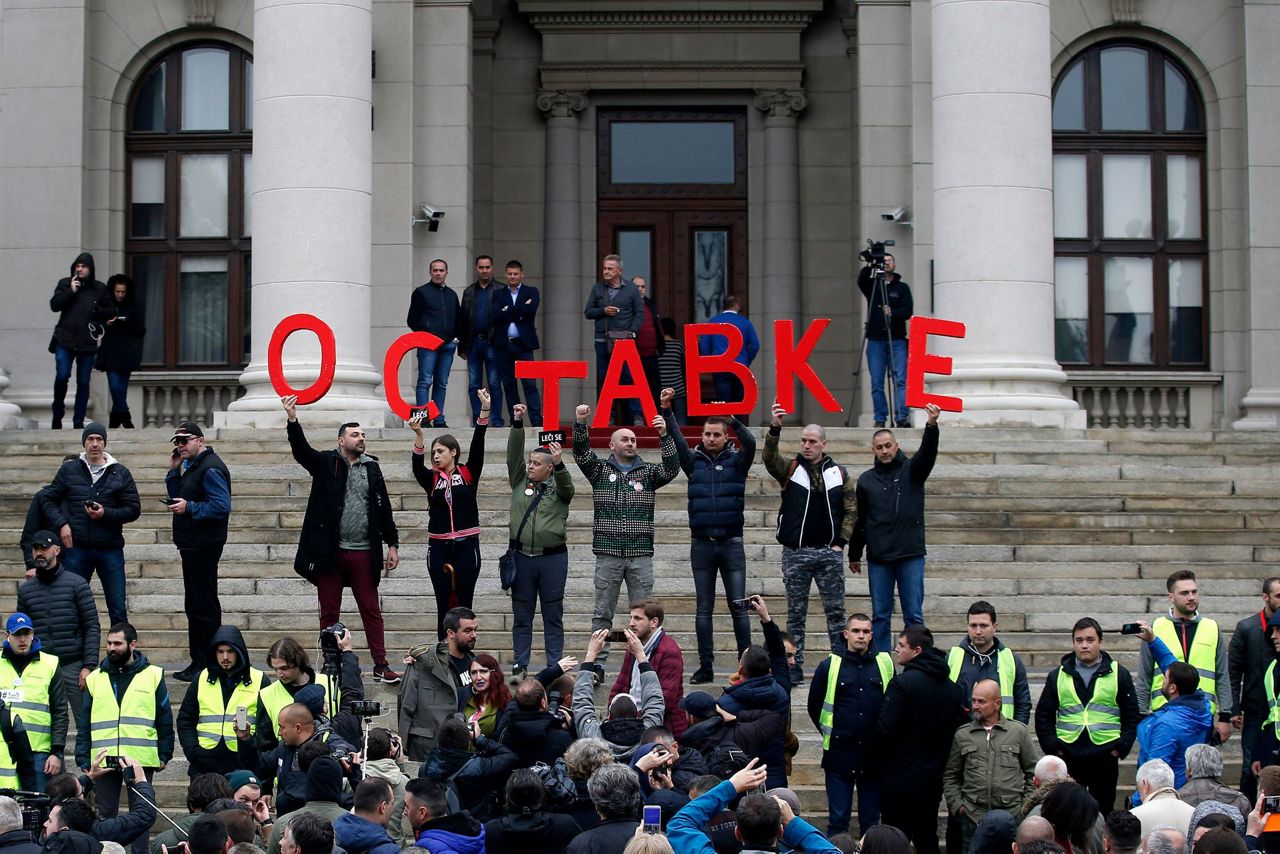 Thousands rally in Serbia against populist leader Vucic