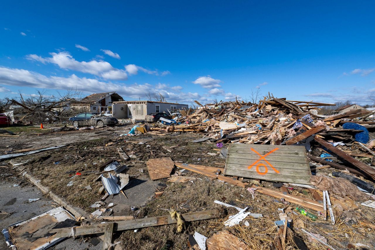 Tornadoes kill at least 10 across US Midwest and South