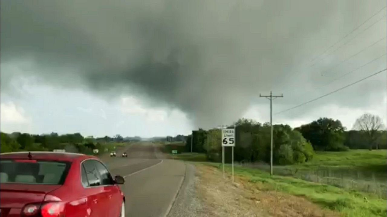 1 killed as apparent tornado hits southern Oklahoma town