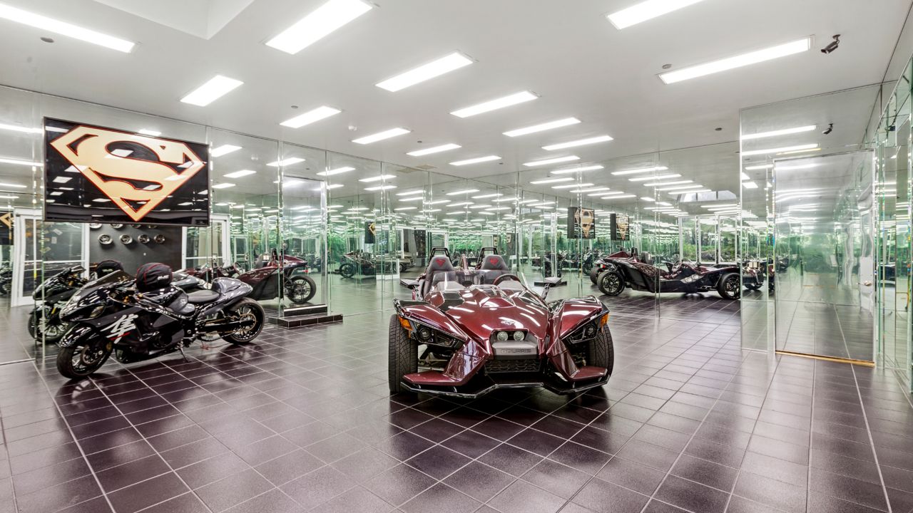 Showcase-style garage in Shaquille O'Neal's $19.5 million mega-mansion. (Photo: The Atlas Team)