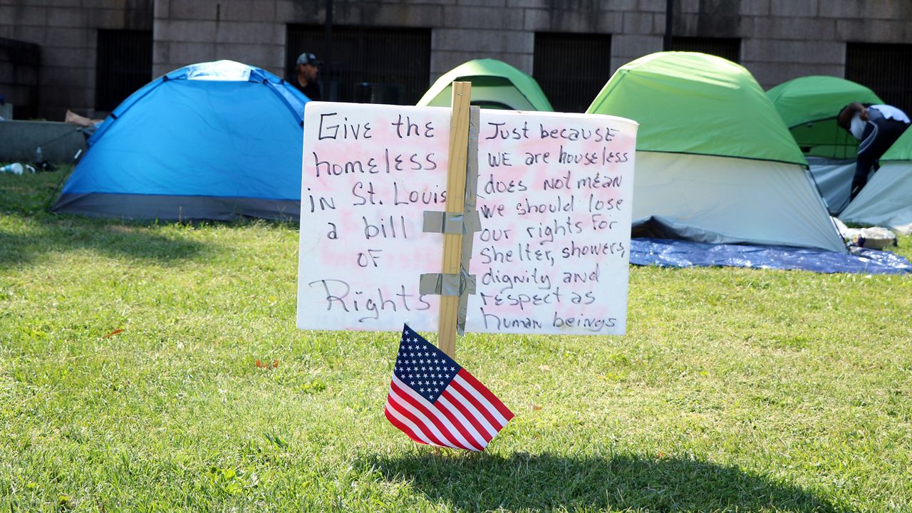 St. Louis disbanding homeless encampment at City Hall