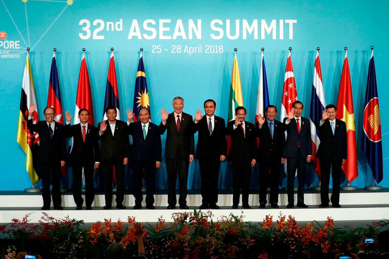 Singapore PM: ASEAN growing closer to China and India