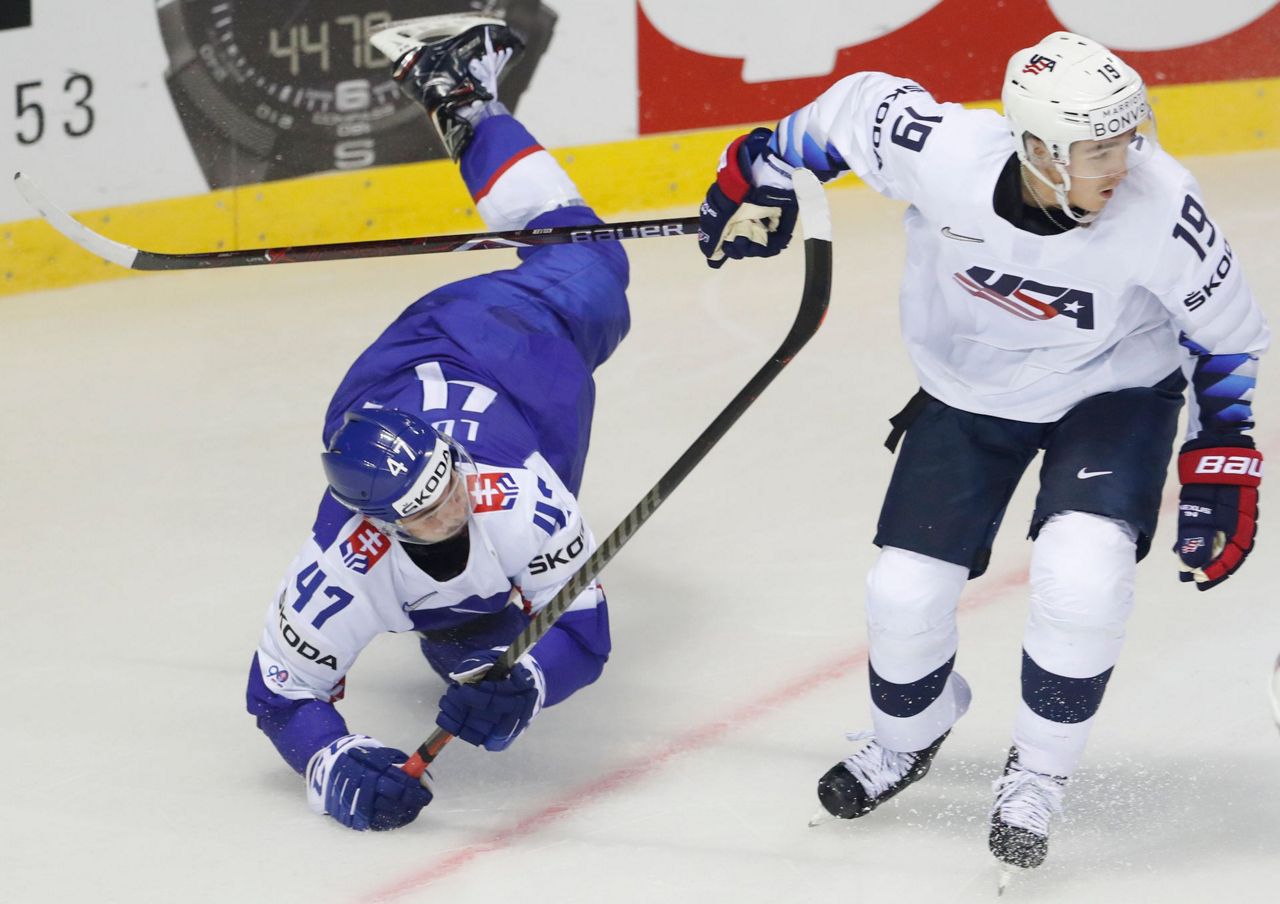 Slovakia stuns US 4-1 in world hockey championship opener