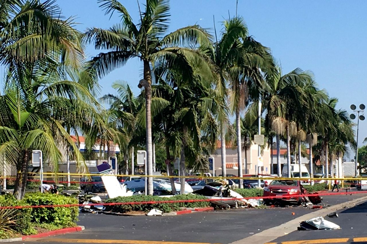 5 killed when small plane crashes in California parking lot