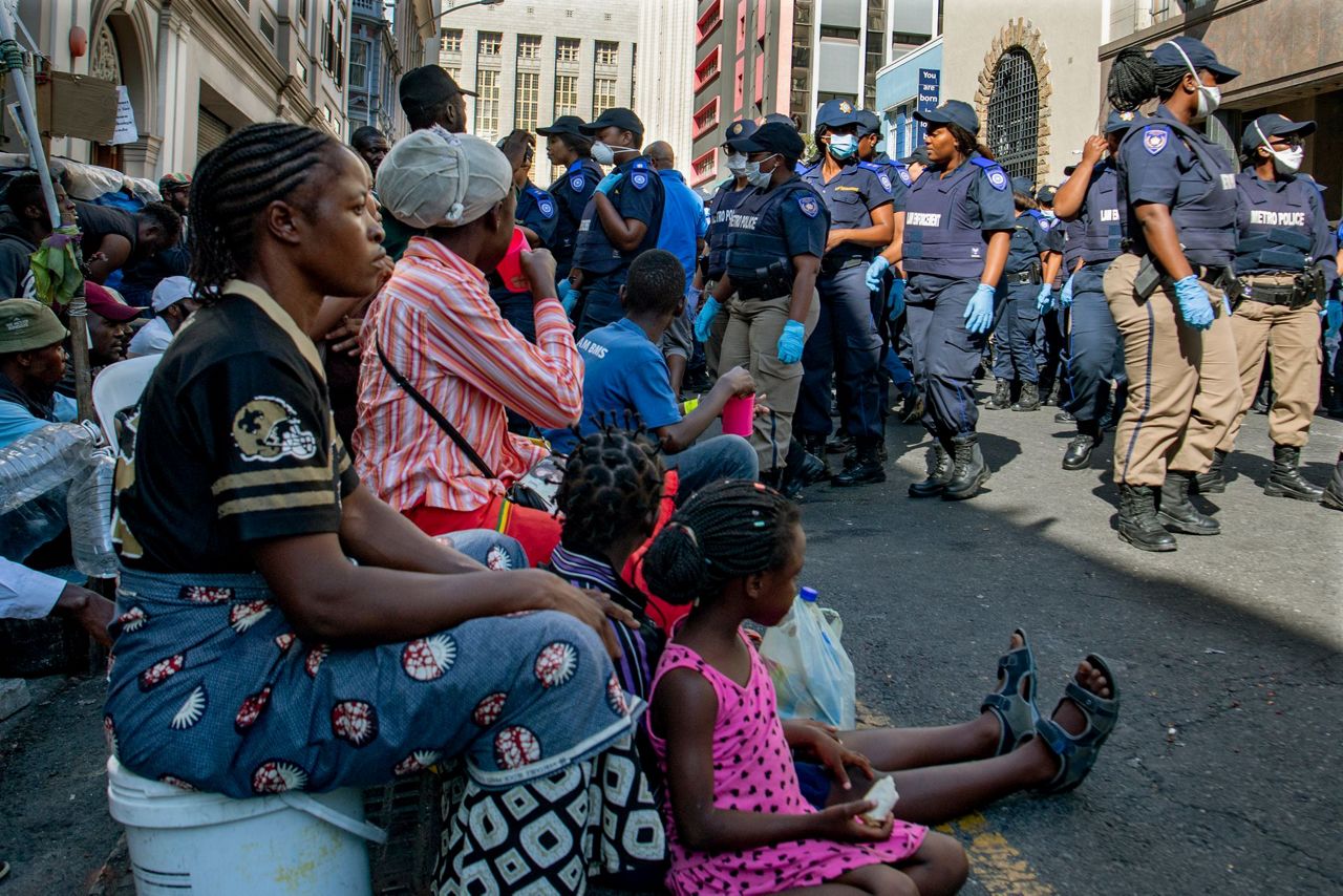 south-africa-removes-migrants-squatting-in-cape-town