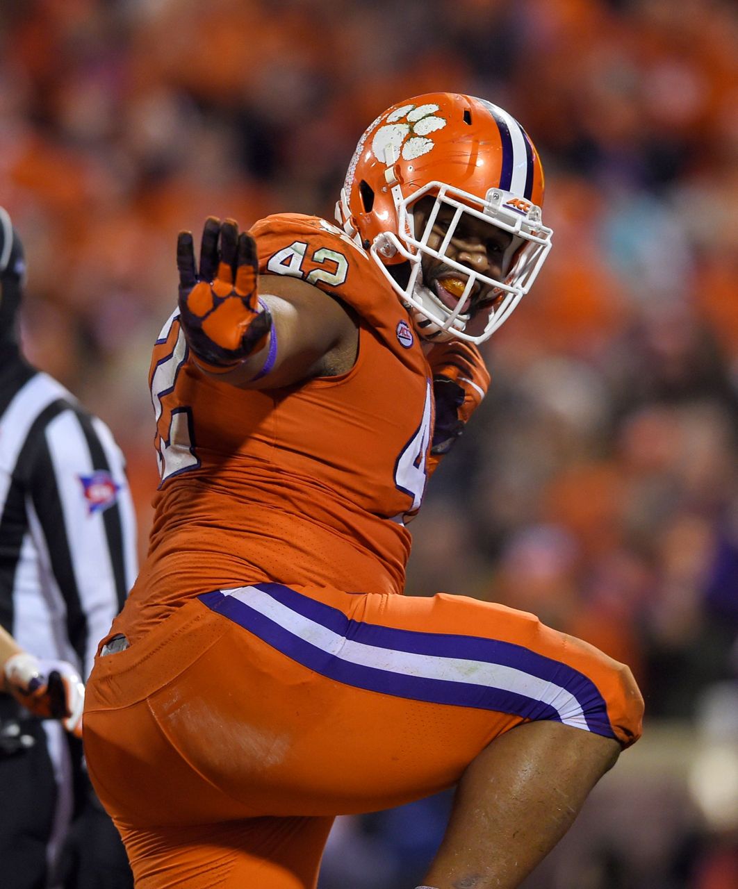 Clemson's Christian Wilkins scores massive rushing touchdown