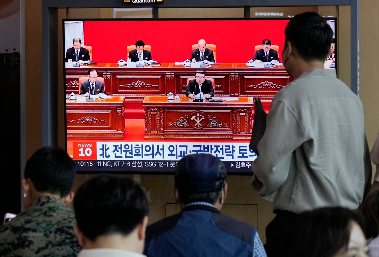북한, 어려운 경제 문제 해결과 국방 전략 논의를 위한 당 본회의 개최