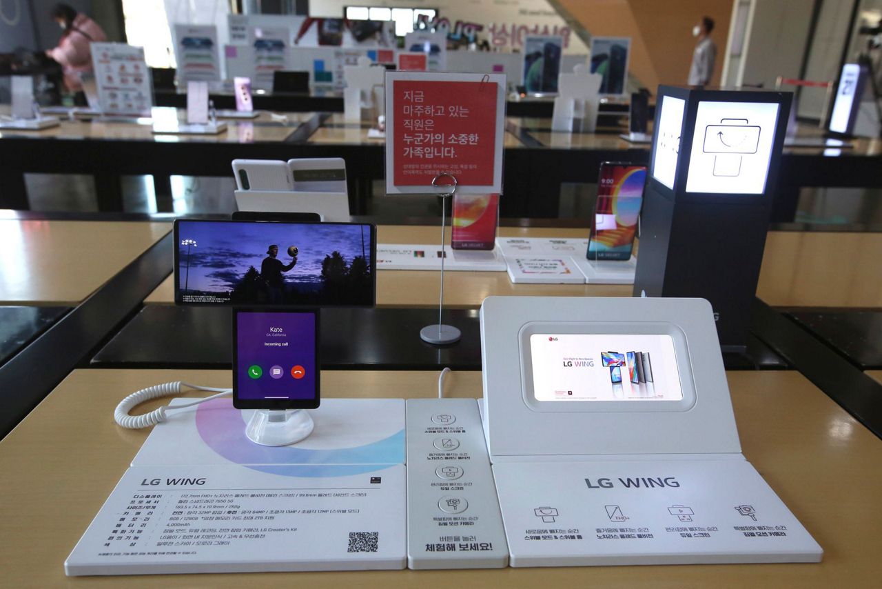 SKorea's LG to exit loss-making mobile phone business