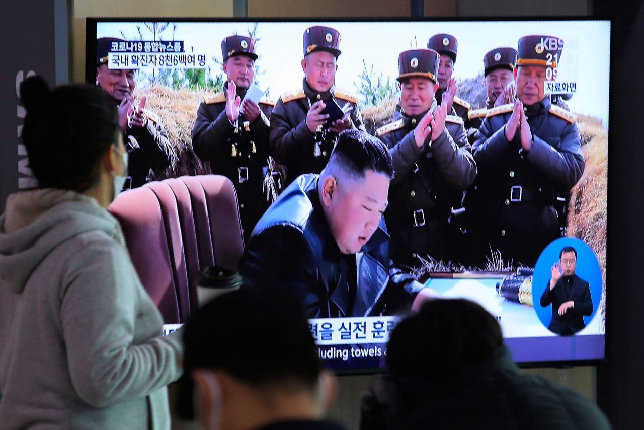 Северная корея мобильные ракеты. Северокорейские солдаты корейской войны. Северная корея война с сша. Кндр нападает. Северная корея пхеньян флаг.