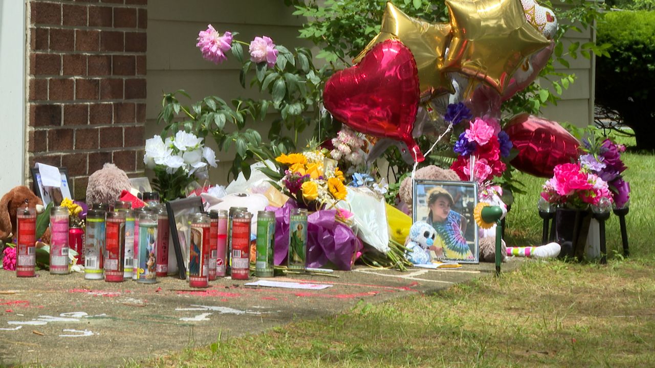 A memorial for 12-year old Arya LeBeau. (Spectrum News 1/Dan Reidy)