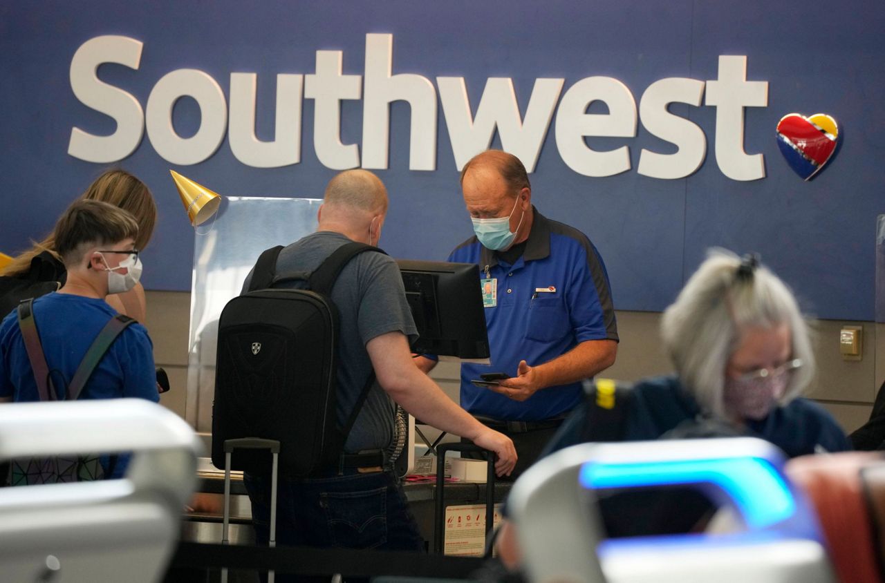 Southwest Airlines Plans To Raise Minimum Pay To 15 An Hour