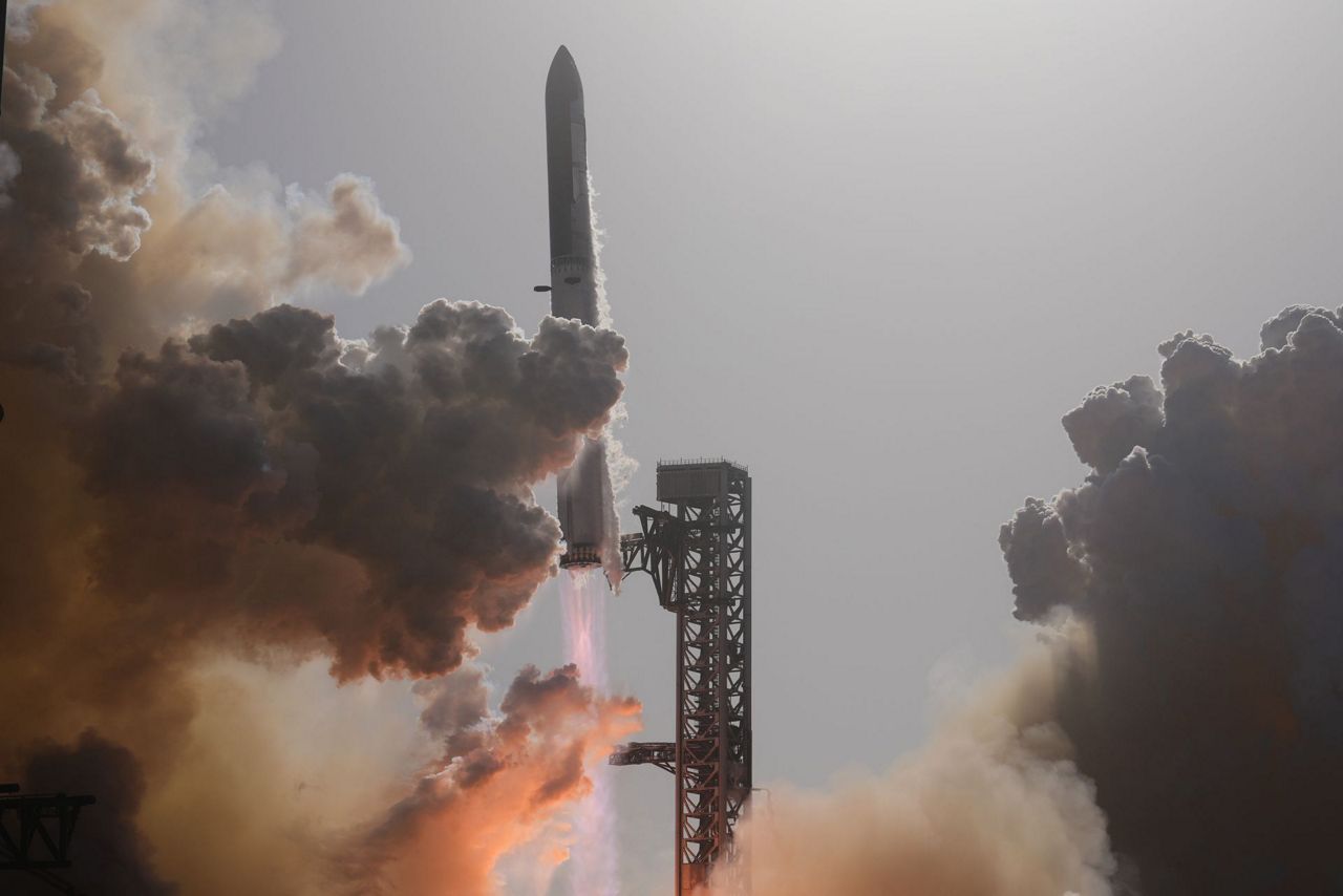 spacex-launches-starship-on-another-test-flight-this-time-with-the