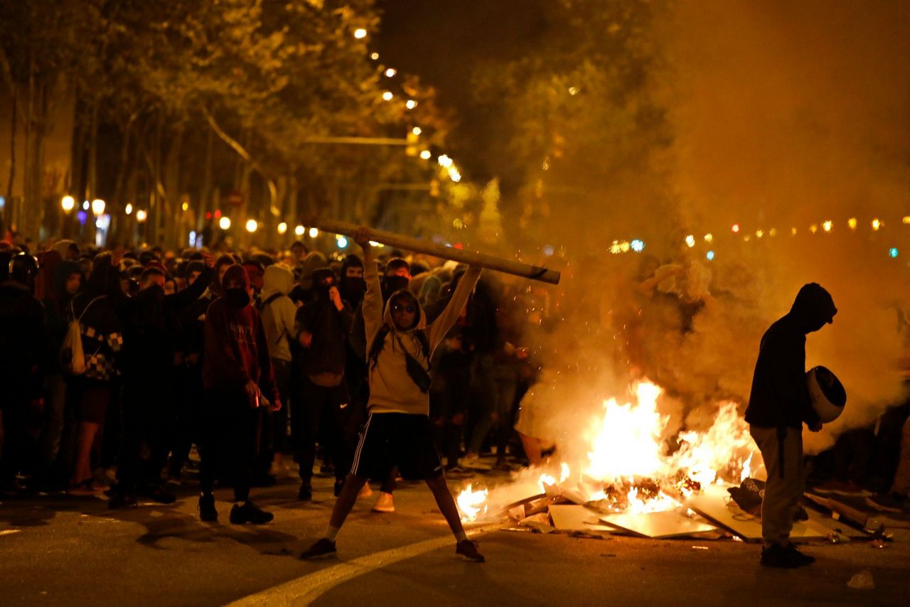 йоль праздник викингов. колонны жгли. жители чечни. консульство рф харьков фото. праздник масленица сожжение чучела.