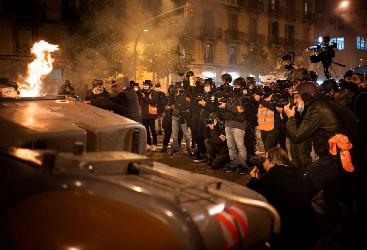 Spanish PM censures rioting in split with coalition partner