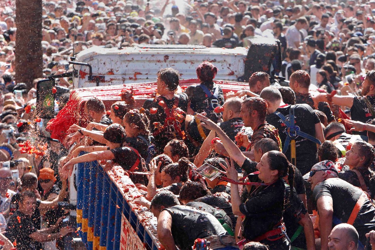 Thousands drenched in red in Spain's 'Tomatina' battle