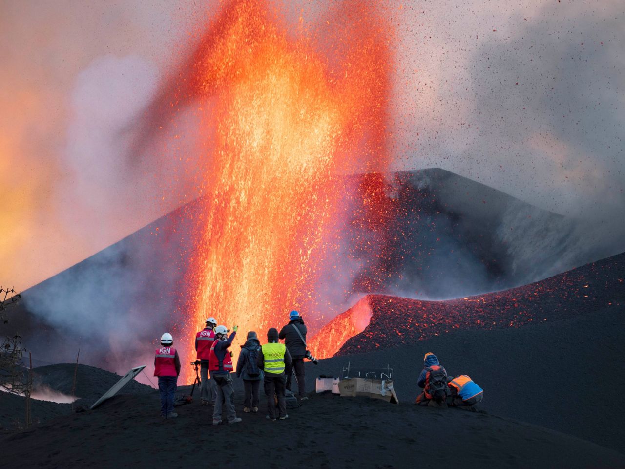 Island turns into open-air lab for tech-savvy volcanologists - Vimarsana News