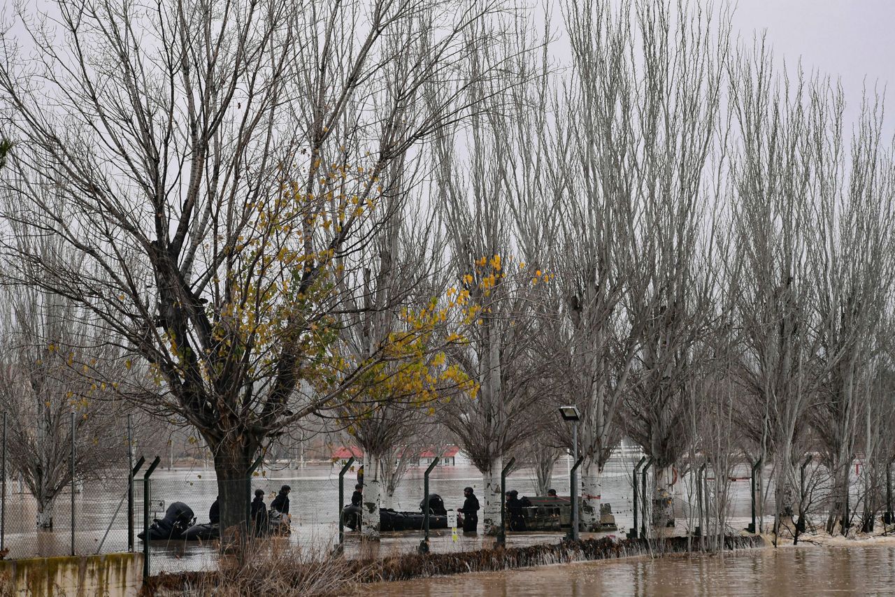 Spanish city braces for flooding from swollen Ebro River