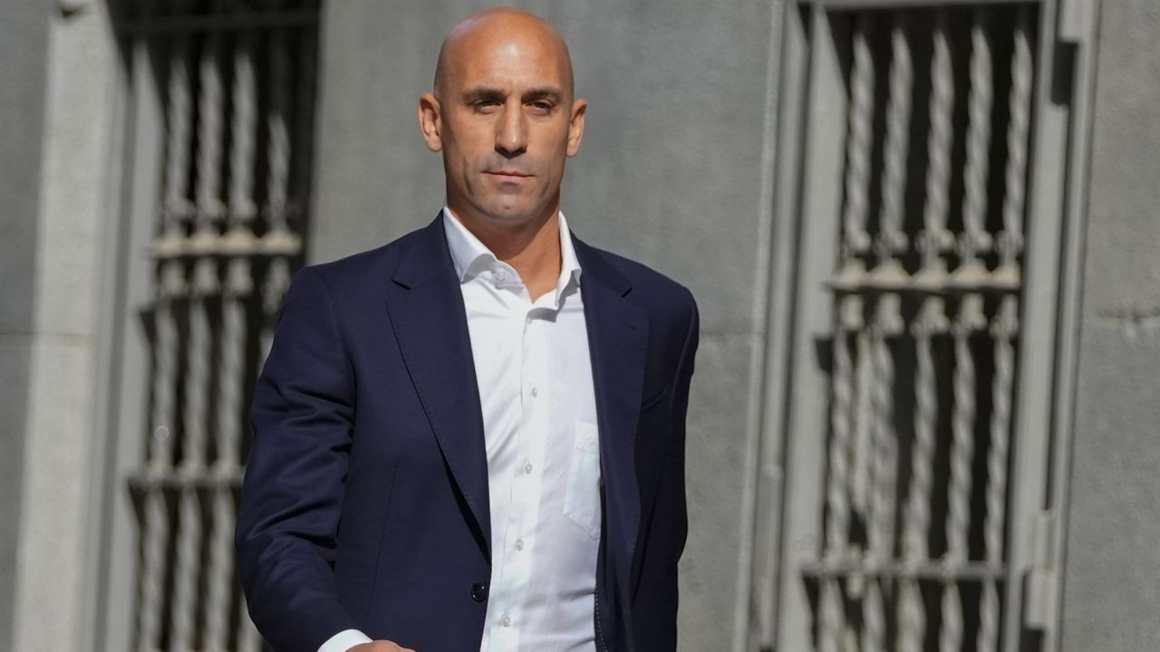 Former president of Spain's soccer federation Luis Rubiales arrives at the National Court in Madrid, Spain, Friday, Sept. 15.  (AP Photo/Manu Fernandez, File)
