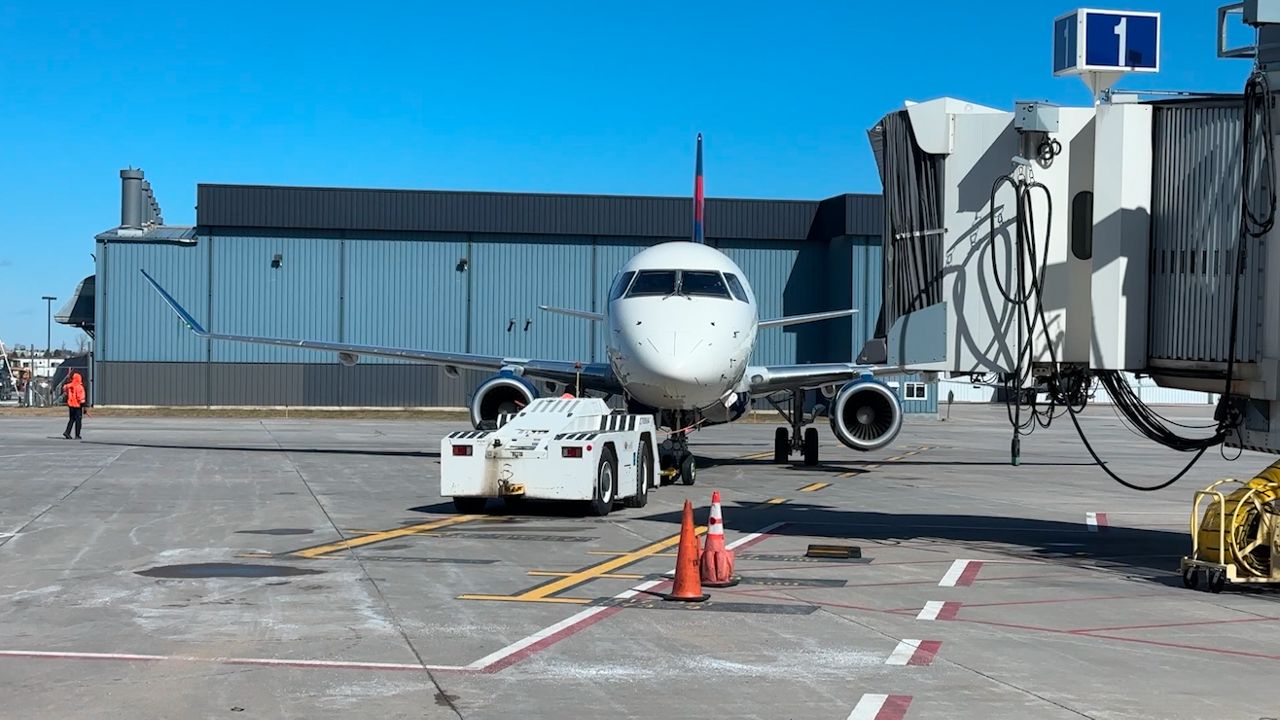Wisconsin airports gear up for spring break