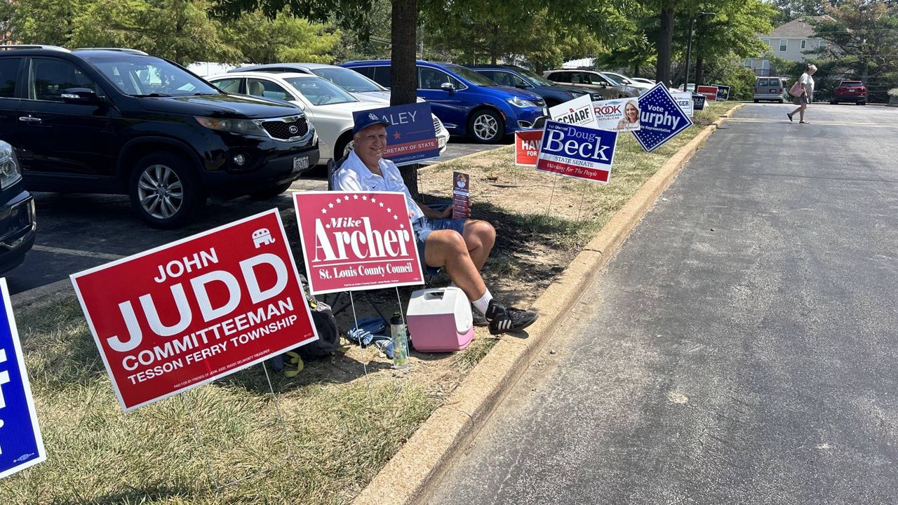 Voters using a satellite location at the Daniel Boone branch of the St. Louis County Library on Nov. 1, 2022 faced a wait of between 45 minutes and an hour. On Nov. 2, election officials moved the precinct downstairs to a larger room. (Spectrum News/Gregg Palermo)