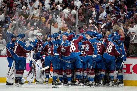 Avalanche fans made Ball Arena feel like Ball Arena again. Best home  playoff ice in the NHL.
