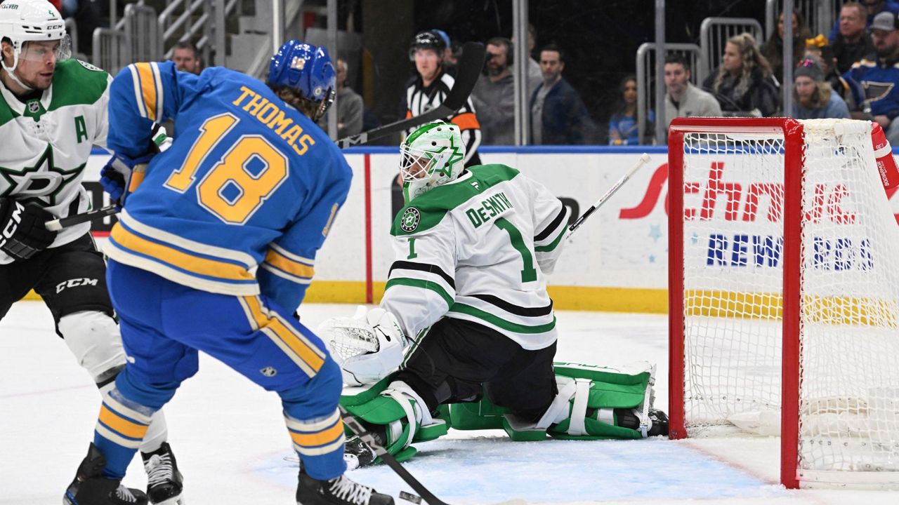 DeSmith stops 33 shots in his 2nd shutout of the season as Stars top Blues 2-0