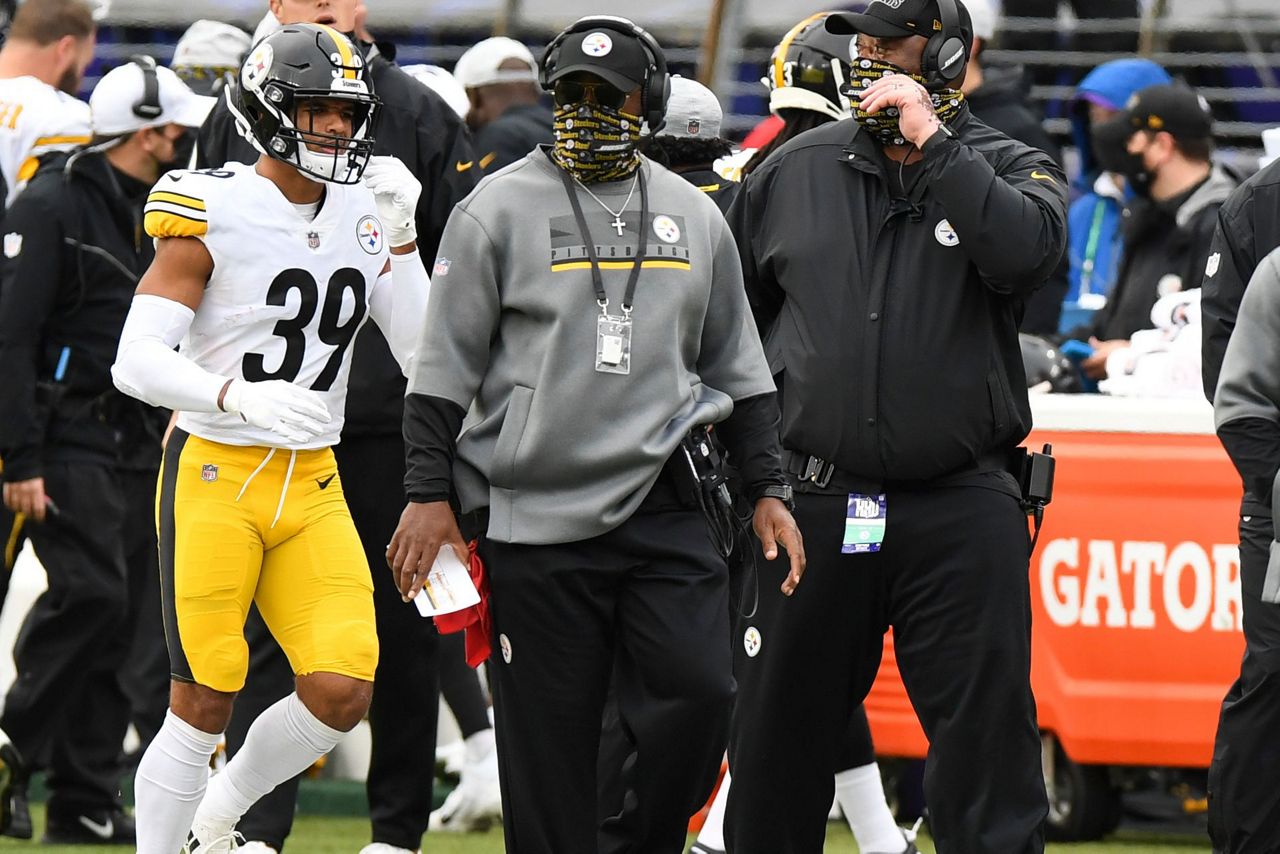 AP source: Tomlin, Steelers fined for improper mask wearing