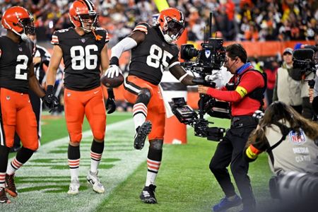 Mitch Trubisky, Steelers' offense bog down in loss to Browns