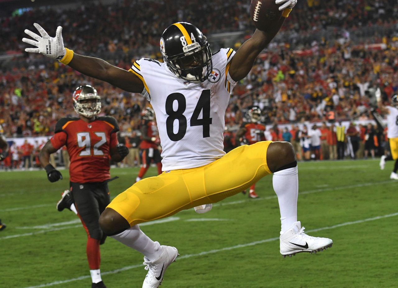 Roethlisberger shines, Steelers hold off Buccaneers 30-27