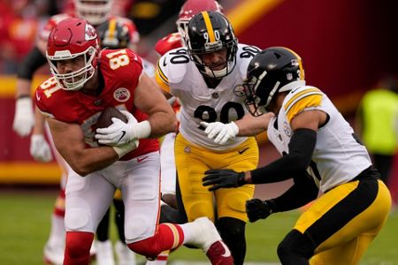 Chiefs rout stumbling Steelers 36-10 to clinch AFC West