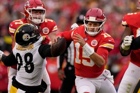 Chiefs clinch seventh straight AFC West title with OT win vs. Texans - The  Athletic