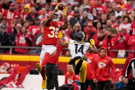 Chiefs rout stumbling Steelers 36-10