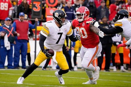 Chiefs clinch seventh straight AFC West title with OT win vs. Texans - The  Athletic