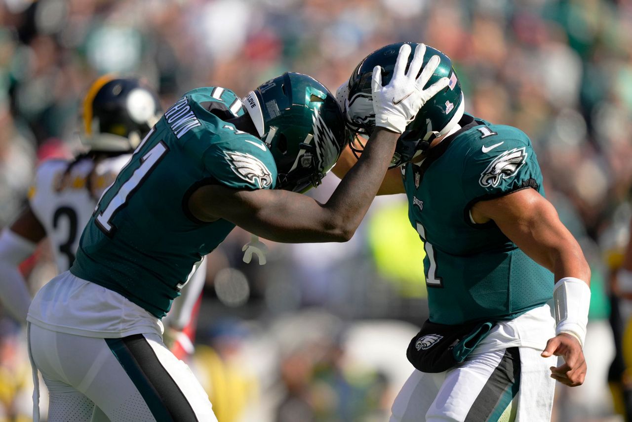 Hurts, Brown Power Unbeaten Eagles Past Steelers 35-13