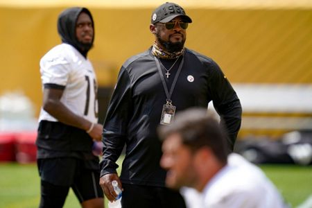 No, Mike Tomlin Didn't Say 'No More Kneeling' on His Field