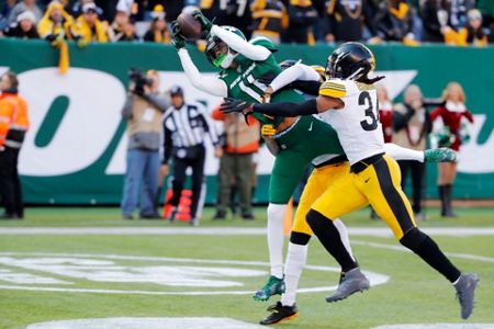 Bell, Jets damage Steelers' playoff hopes with 16-10 victory